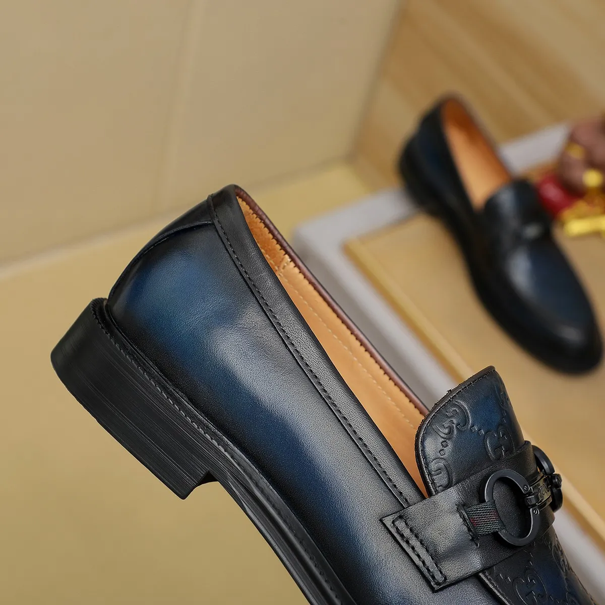Men's shoes 💰460 💰💰Gucci official website men's business formal leather shoes update💥Hong Kong counters synchronize new styles💥completely one to one replica shipment👍zero difference in counter quality 0⃣️all made of imported first-layer cowhide on the outside with original hardware buckles➕water-dyed🐂leather lining production, color, code matching 39-44 (customized at 38.45.46)……